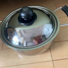 ２０センチ　両手鍋　ＩＨ対応　フタ付きの画像