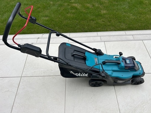 マキタ 充電式 芝刈機 18V MLM330DZ 刈込み幅 330mm 草刈り 芝刈り 11.4kg 本体のみ