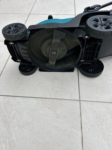 マキタ 充電式 芝刈機 18V MLM330DZ 刈込み幅 330mm 草刈り 芝刈り 11.4kg 本体のみ