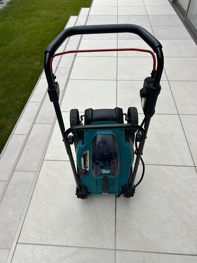 マキタ 充電式 芝刈機 18V MLM330DZ 刈込み幅 330mm 草刈り 芝刈り 11.4kg 本体のみ