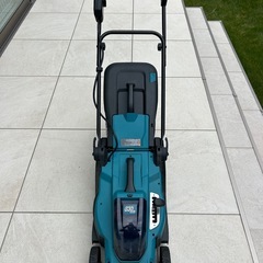 マキタ 充電式 芝刈機 18V MLM330DZ 刈込み幅 330mm 草刈り 芝刈り 11.4kg 本体のみ の画像