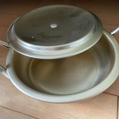 アルミ両手鍋　１８センチ　フタ付き　２個セットの画像