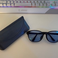 ブルーレンズ サングラスの画像