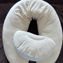 Carmate Elbee マタニティクッションの画像