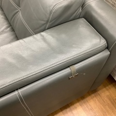 90分の無料軽トラック貸出サービス！KELVIN GIORMANI 3人掛けソファーの画像