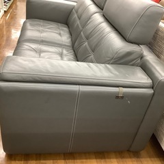 90分の無料軽トラック貸出サービス！KELVIN GIORMANI 3人掛けソファーの画像