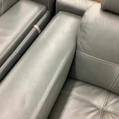 90分の無料軽トラック貸出サービス！KELVIN GIORMANI 3人掛けソファーの画像