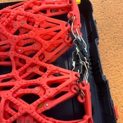 レッド色の非金属チェーン205/60R15 65R14 サイズ 簡単装着のBIATHLON QUICK LOCK 2の画像