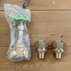 ポリエチレン管内径20mm用　継手2個と5K 3/4ゲートバルブ1個　 配管部材　水道部材　DIYの画像
