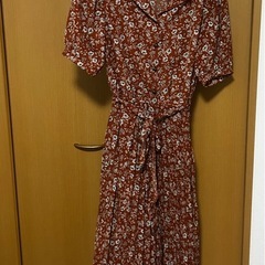 kutir　花柄プリーツワンピースの画像