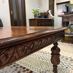 アンティークローテーブルの画像