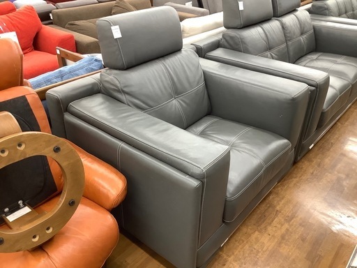 90分の無料軽トラック貸出サービス！KELVIN GIORMANI 1人掛けソファー