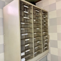 お話中 事務デスク タンス テレビ1式の画像