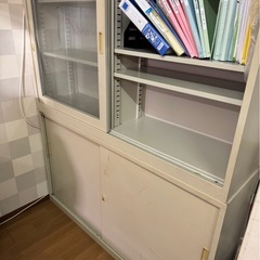 お話中 事務デスク タンス テレビ1式の画像