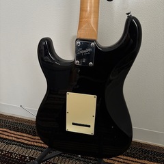 【至急】エレキギター スクワイヤー 黒 美品 スタンド・ピック・チューナー付きの画像