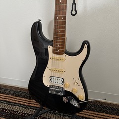 【至急】エレキギター スクワイヤー 黒 美品 スタンド・ピック・チューナー付きの画像