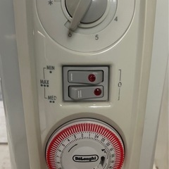 J625⭐️デロンギ　デロンギヒーター　キャスター付きの画像