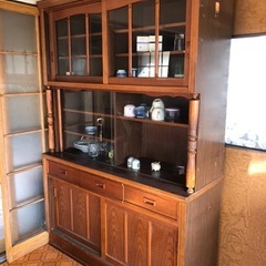 大きな食器棚
の画像