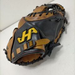 しっかり捕球できる深めポケット・良質レザー採用のハタケヤマ キャッチャーミット TH-BS22　ブラック×キャメル 配色が人気の定番モデル　251119-6Tの画像