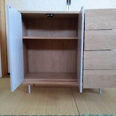 リビングキャビネットの画像