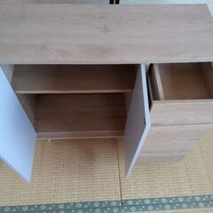 リビングキャビネットの画像