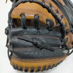 しっかり捕球できる深めポケット・良質レザー採用のハタケヤマ キャッチャーミット TH-BS22　ブラック×キャメル 配色が人気の定番モデル　251119-6Tの画像