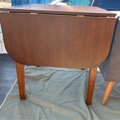 伸縮デスクとイス　の画像