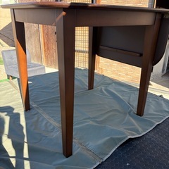 伸縮デスクとイス　の画像