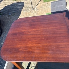 伸縮デスクとイス　の画像