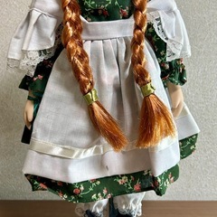 赤毛のアン ドール 高さ約40cm ビスクドール風 人形 三つ編み 帽子付き 台座付きの画像