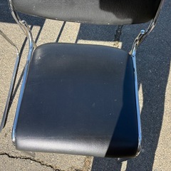 黒色　イスの画像