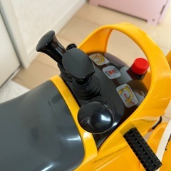 【美品】コマツ 乗り物　ショベルカー　ヘルメット付きの画像