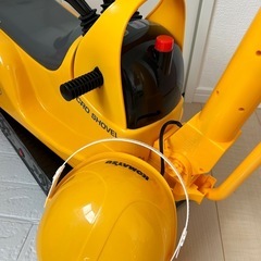 【美品】コマツ 乗り物　ショベルカー　ヘルメット付きの画像