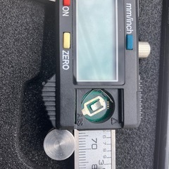 デジタルノギスとチューブベンダーの画像