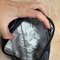 MARY QUANT 黒 フラワー型ジッパー 筆箱 スクエアペンケース　筆箱 筆記用具ケースの画像