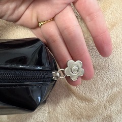MARY QUANT 黒 フラワー型ジッパー 筆箱 スクエアペンケース　筆箱 筆記用具ケースの画像