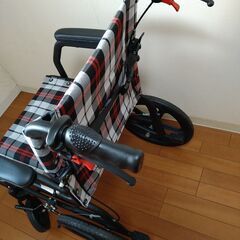 ほとんど使用していません。介助型車椅子の画像