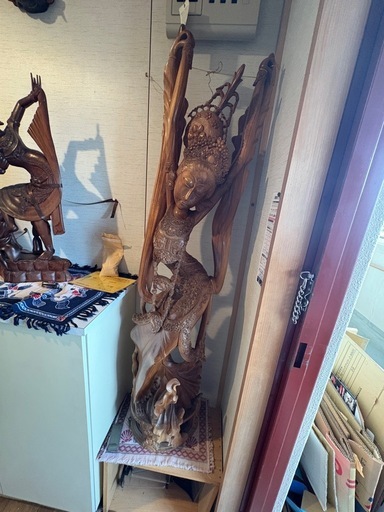 バリ島っぽい木彫りの工芸品