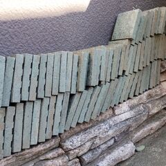 10cm角厚さ1.5cmグリーン系タイルの画像