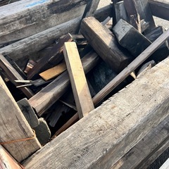 廃棄シート、廃棄材木の画像