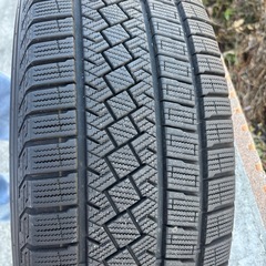 VOLVO スタットレスタイヤ 4本の画像