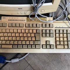 古ーいパソコン？モニタ？キーボードマウス
の画像