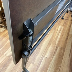 キャスター付き長テーブルの画像