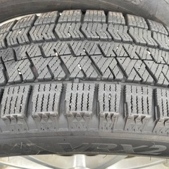 ③ 185/65R15ブリヂストンブリザックVRX2アルミ付きスタッドレスタイヤ、プリウス、PCD100、2024年の画像