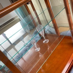 アンティーク調ガラスショーケースの画像