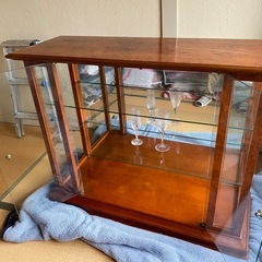 アンティーク調ガラスショーケースの画像
