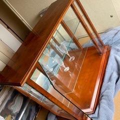 アンティーク調ガラスショーケースの画像