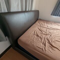 クイーンサイズ対応のニトリ製ローベッドフレーム（フレームのみ）の画像