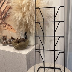 雑誌ラック4段 マットブラック2点セットの画像