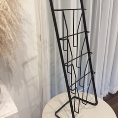 雑誌ラック4段 マットブラック2点セットの画像